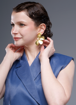 Load image into Gallery viewer, Statement Flower Earring