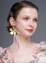 Load image into Gallery viewer, Statement Flower Earring