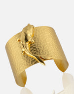 Cargue la imagen en el visor de la galería, Gold Fish Cuff in 24k gold plated nickel-free brass jewelry.
