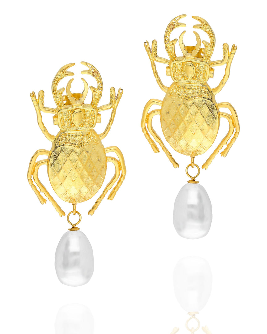 Pearl Roach Earring