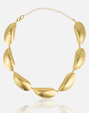 Shells Harmony Necklace with 24K gold plating and intricate shell details.