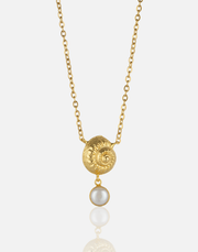 Natural Feelme Necklace with unique design and natural materials.