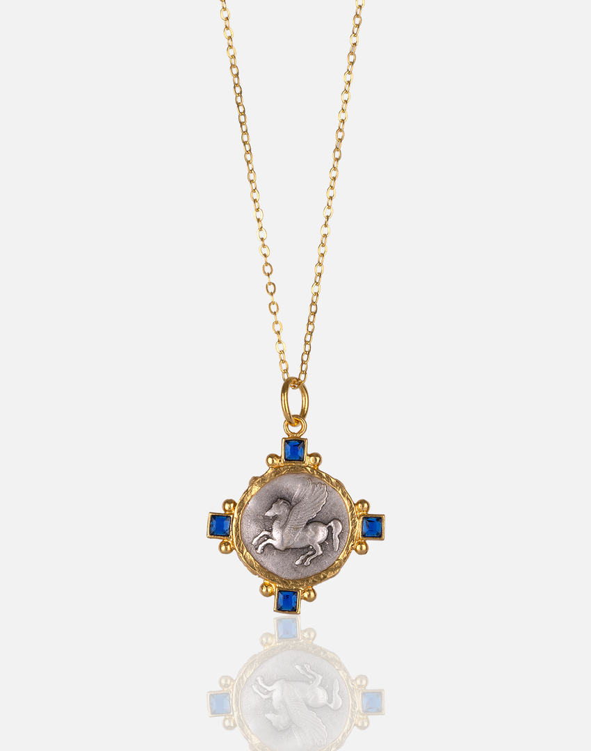 Collar de medallón de zafiro de Pegasus