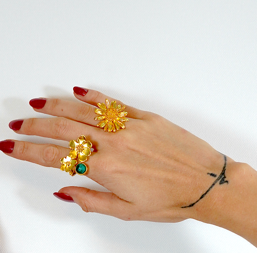 Anillo ajustable de flores